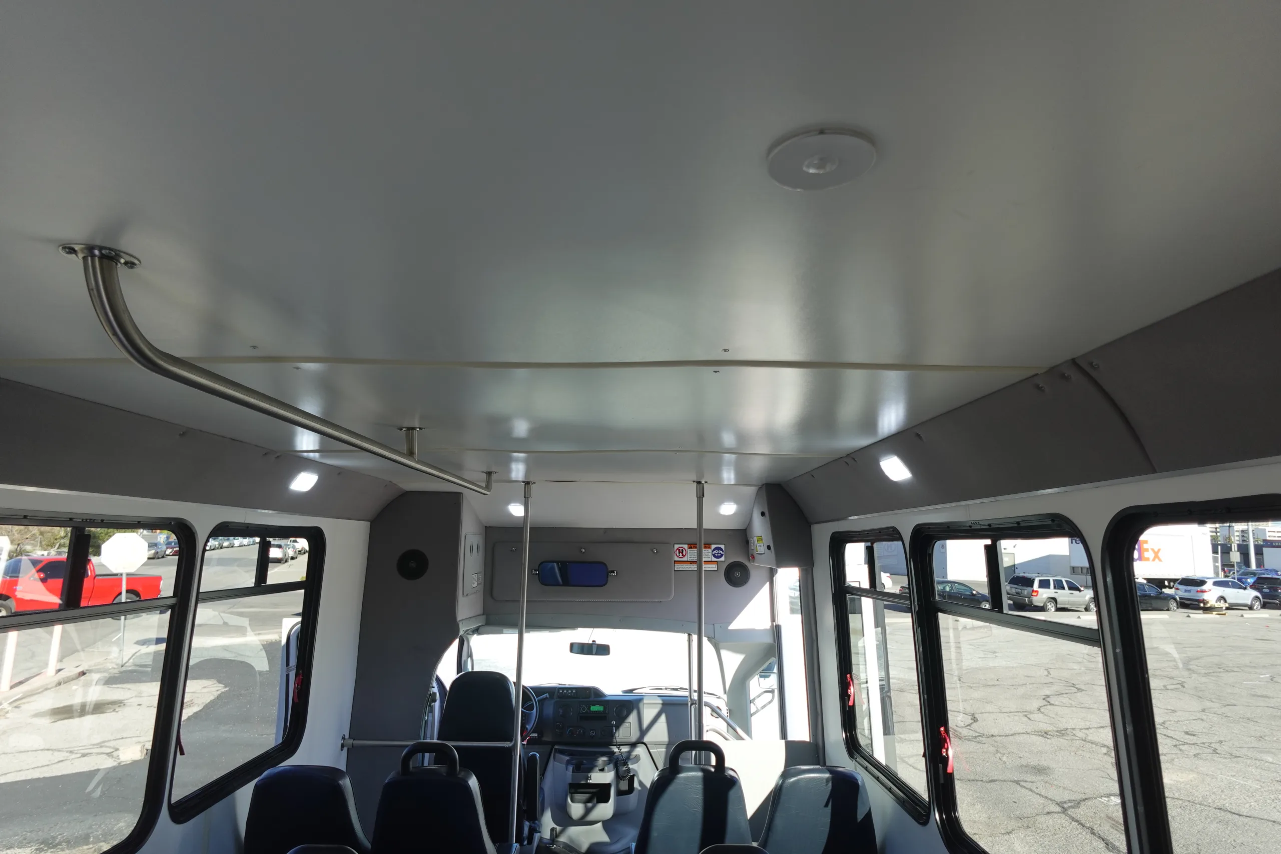 Ford E-350 - Image 15