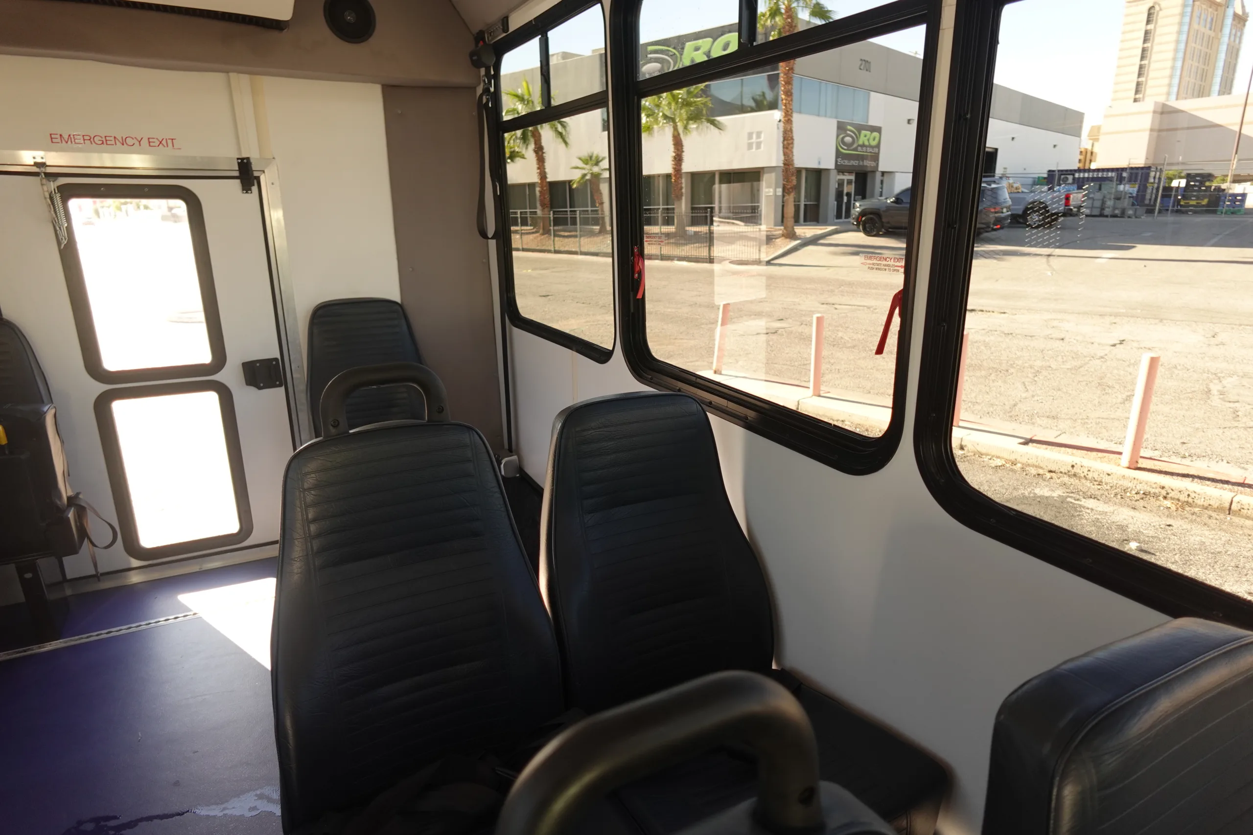 Ford E-350 - Image 16