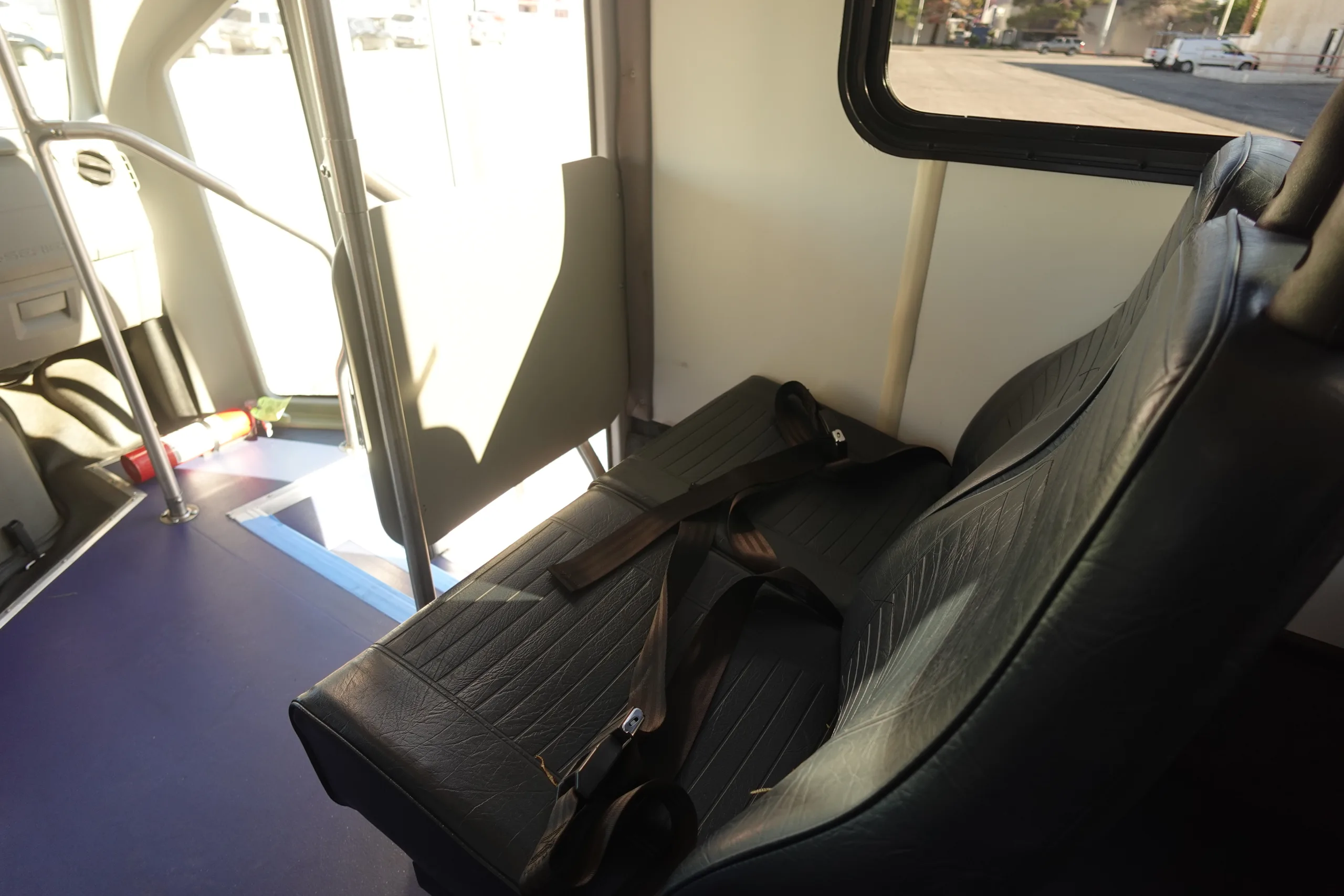 Ford E-350 - Image 17