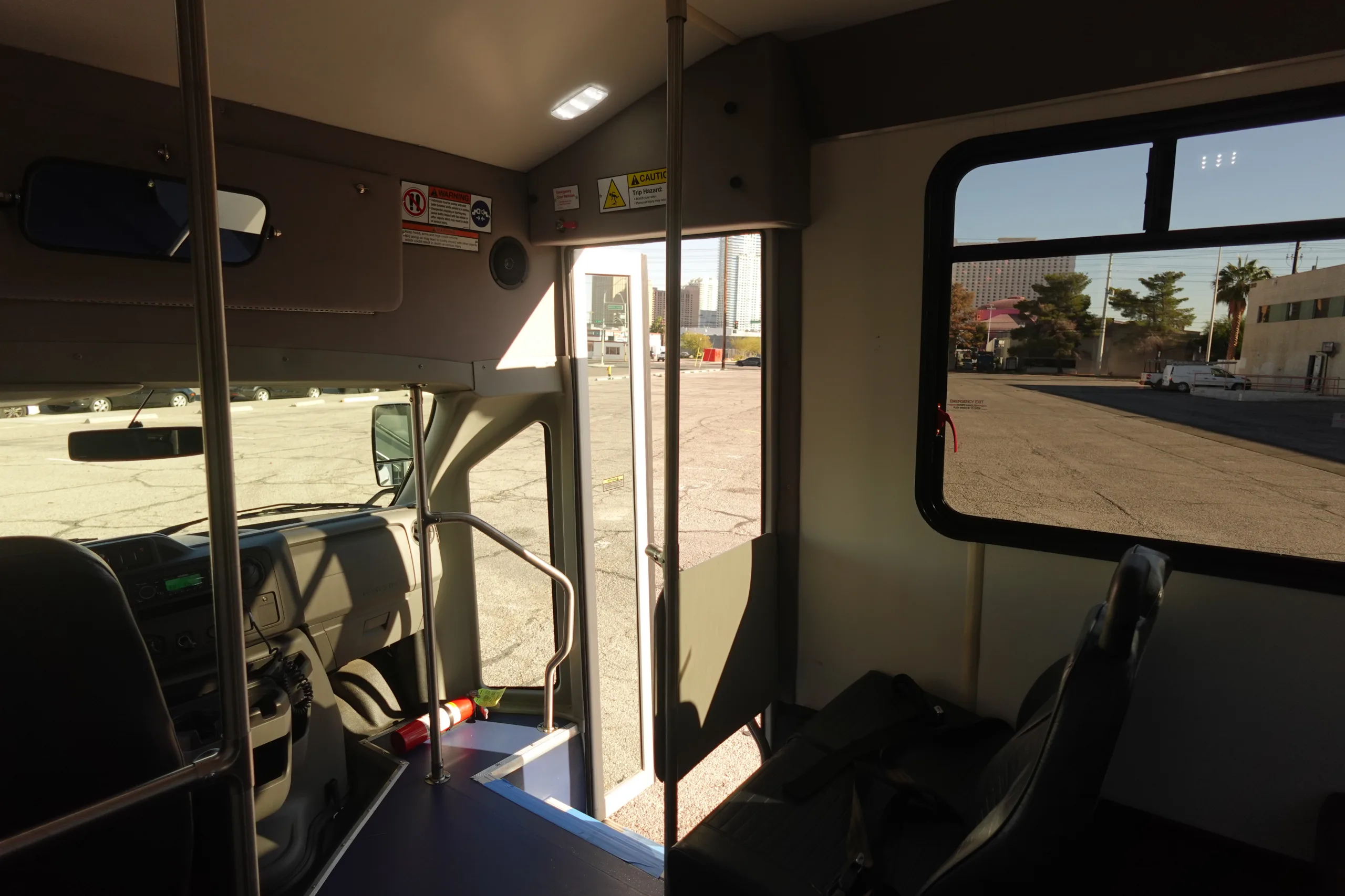 Ford E-350 - Image 18