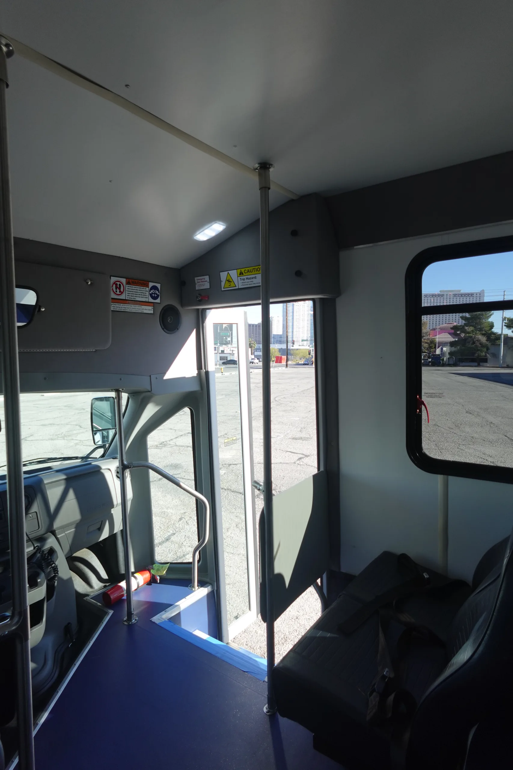 Ford E-350 - Image 19