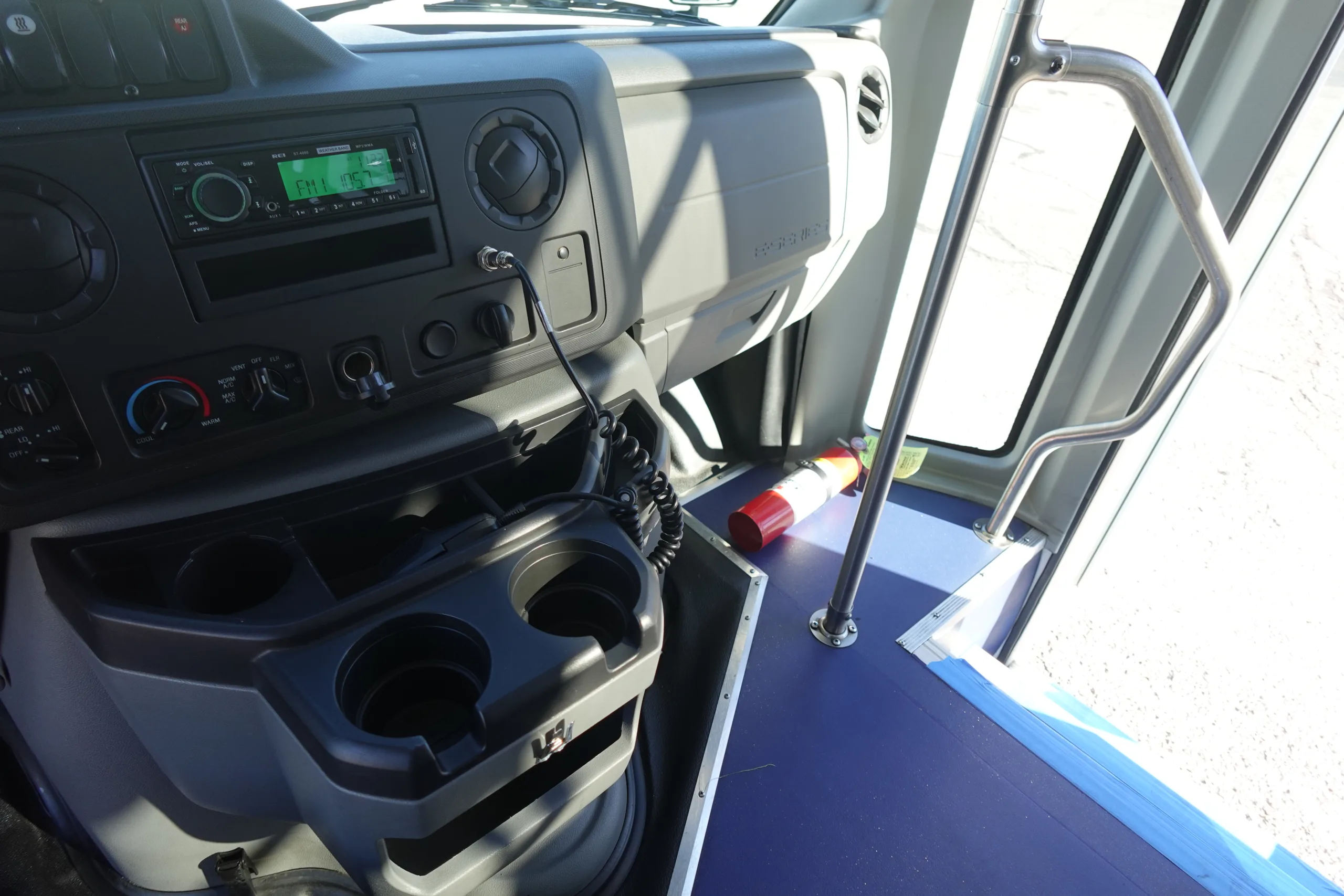 Ford E-350 - Image 3