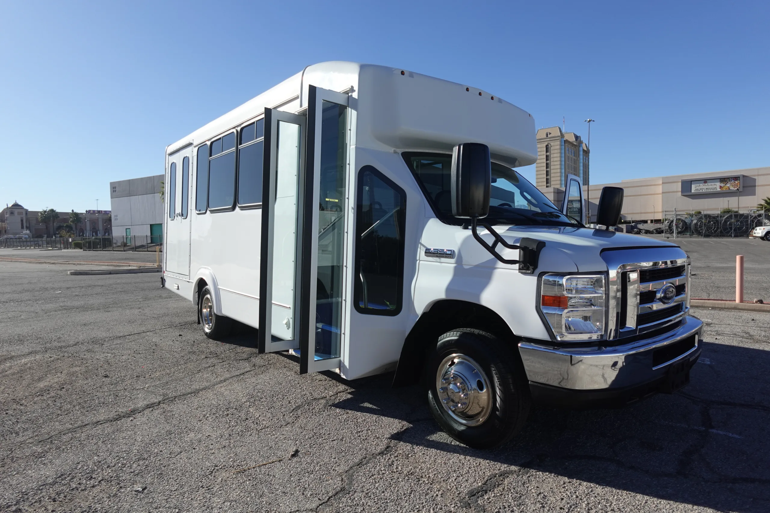 Ford E-350 - Image 23