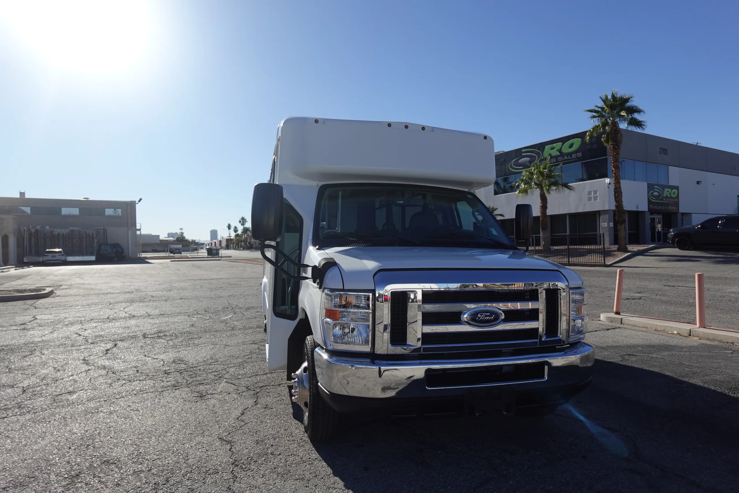 Ford E-350 - Image 27