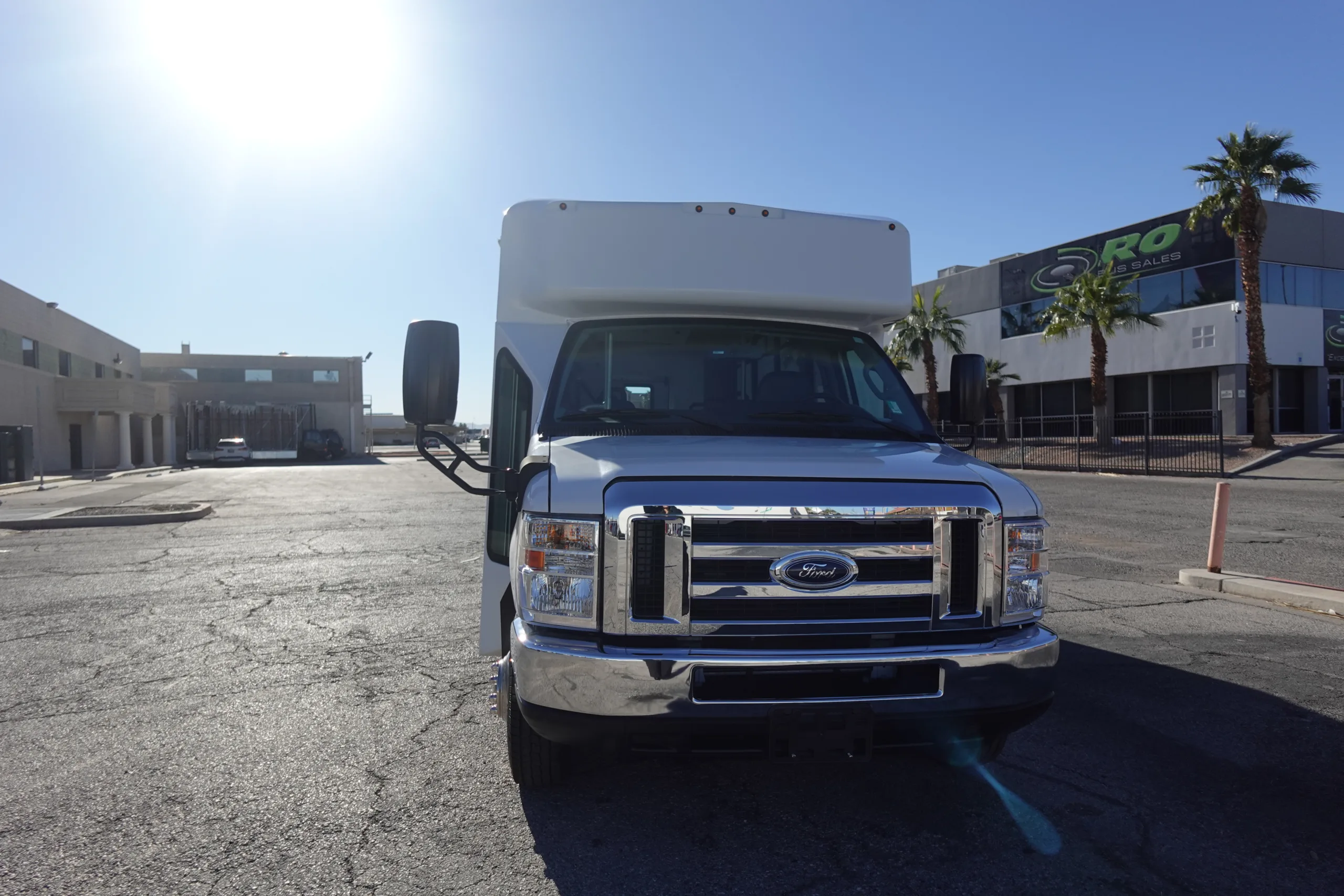 Ford E-350 - Image 28