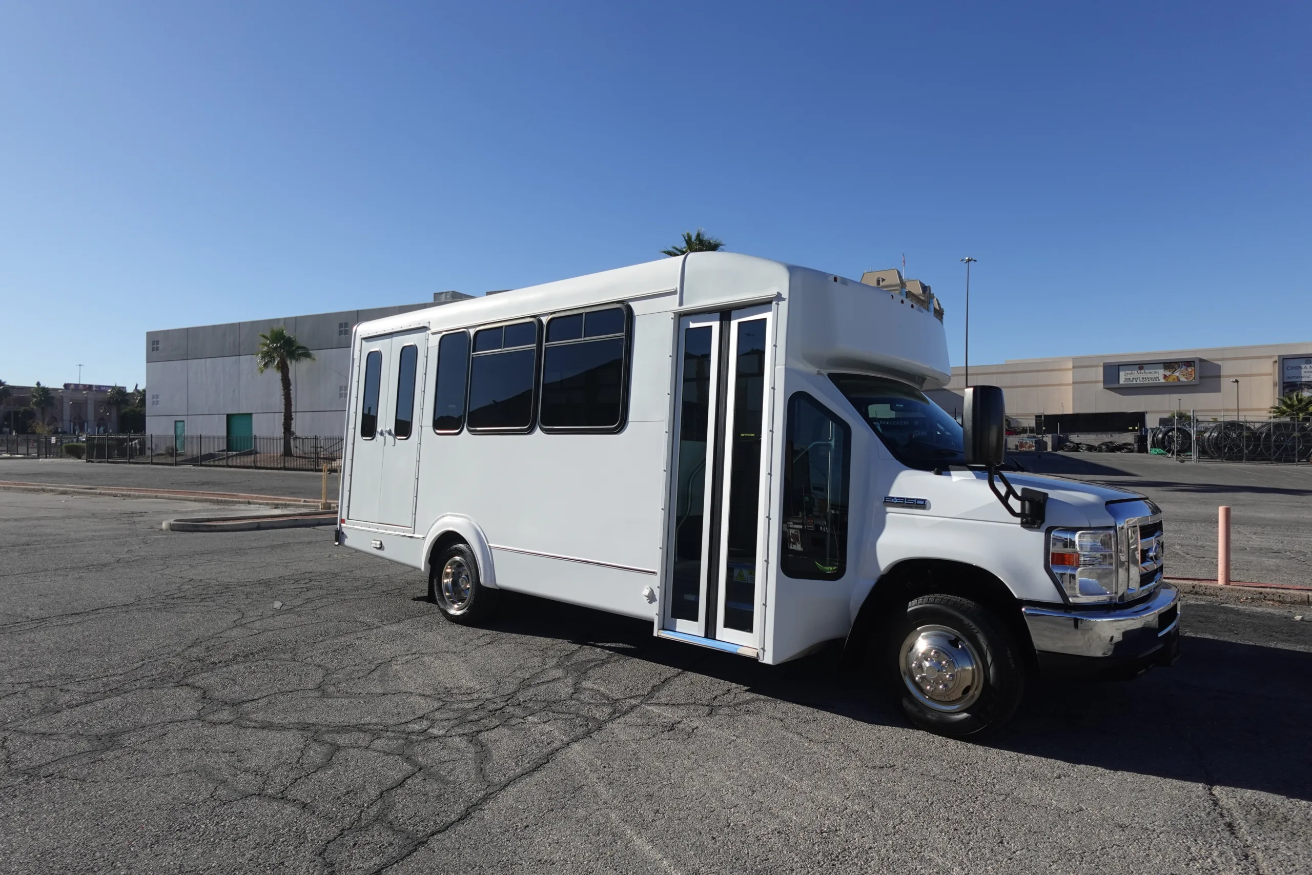 Ford E-350 - Image 29