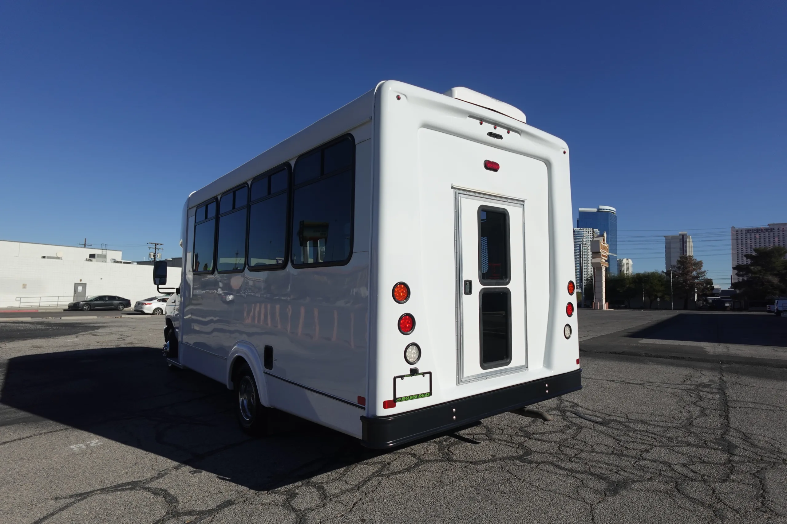 Ford E-350 - Image 31