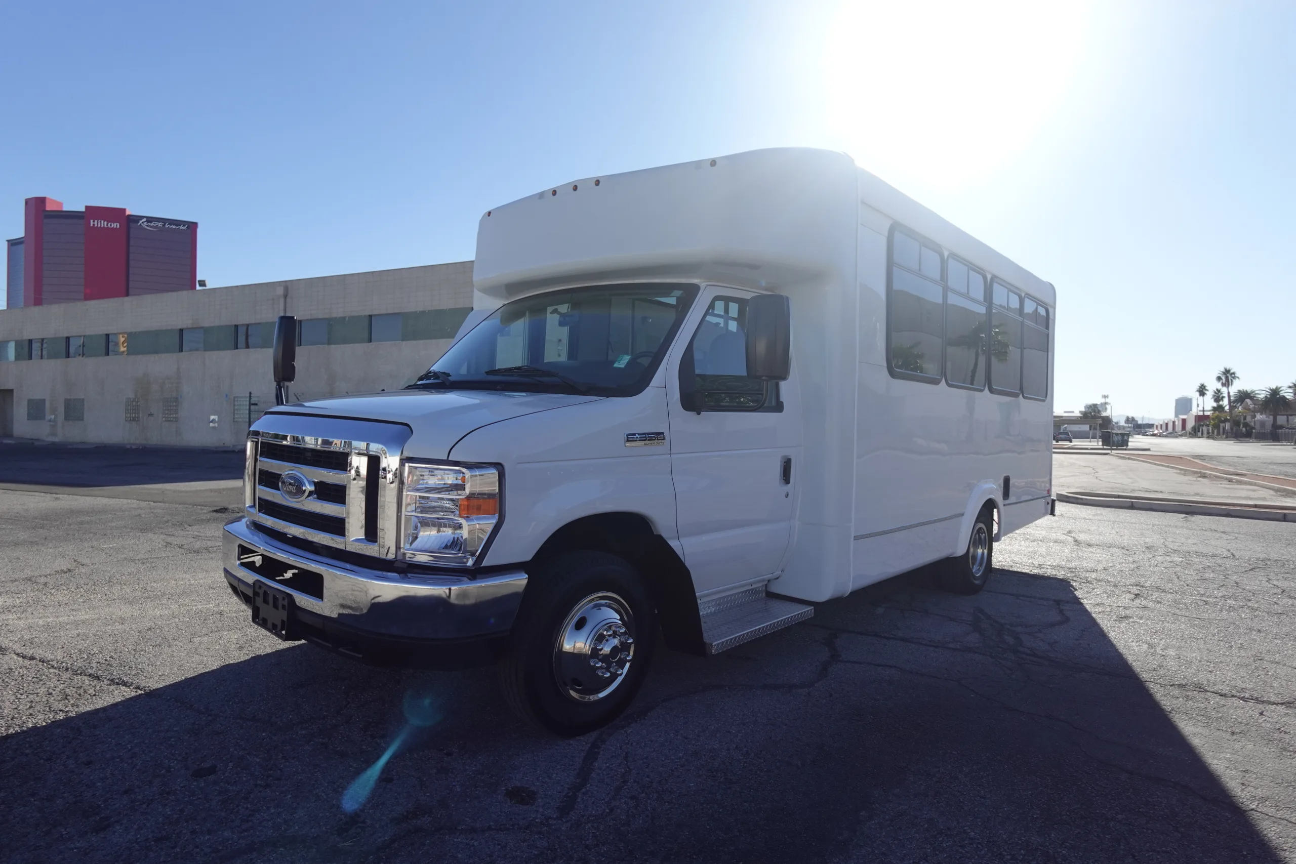 Ford E-350 - Image 32