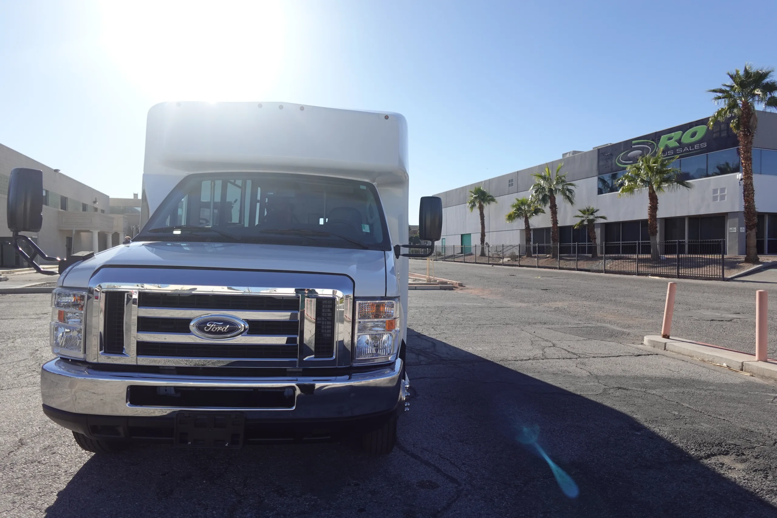 Ford E-350 - Image 33