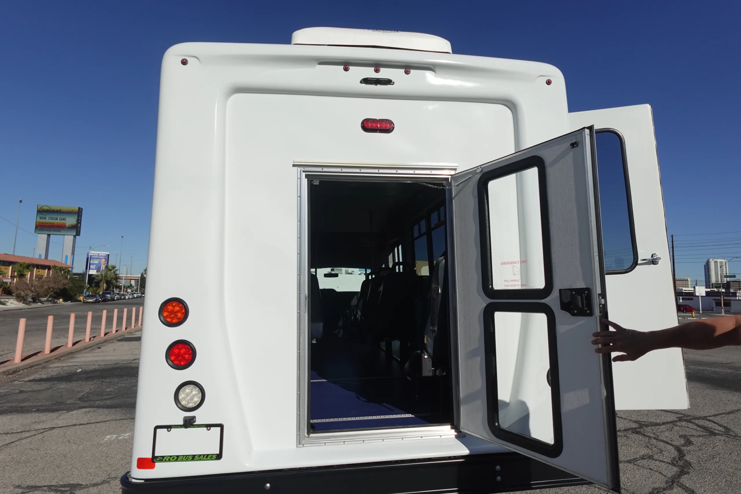 Ford E-350 - Image 37