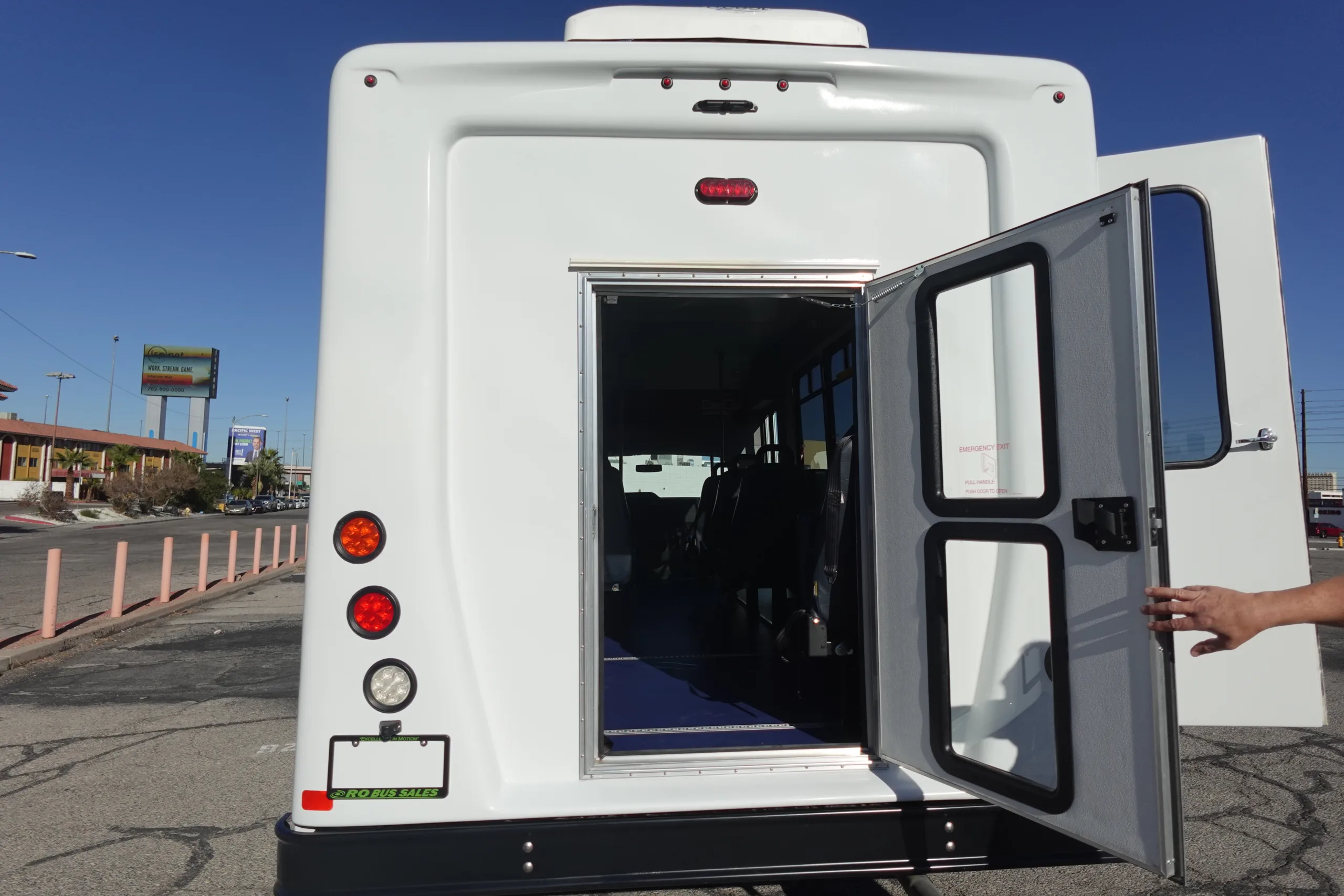 Ford E-350 - Image 38