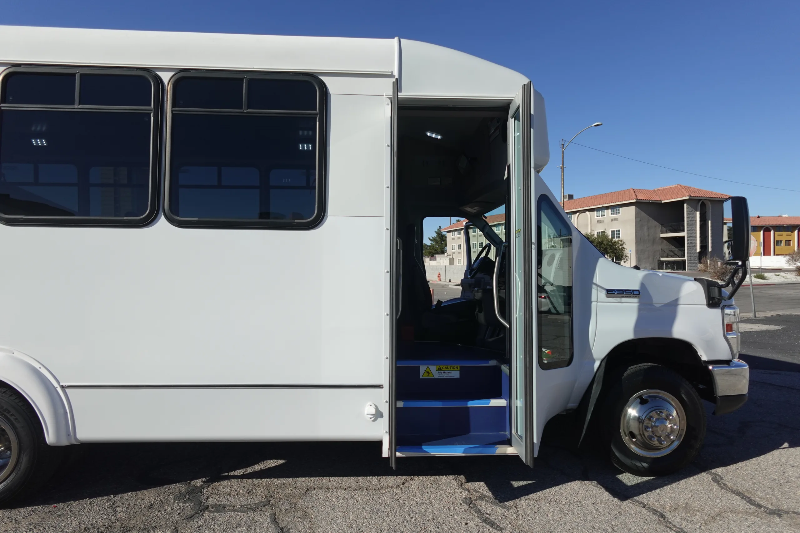 Ford E-350 - Image 40