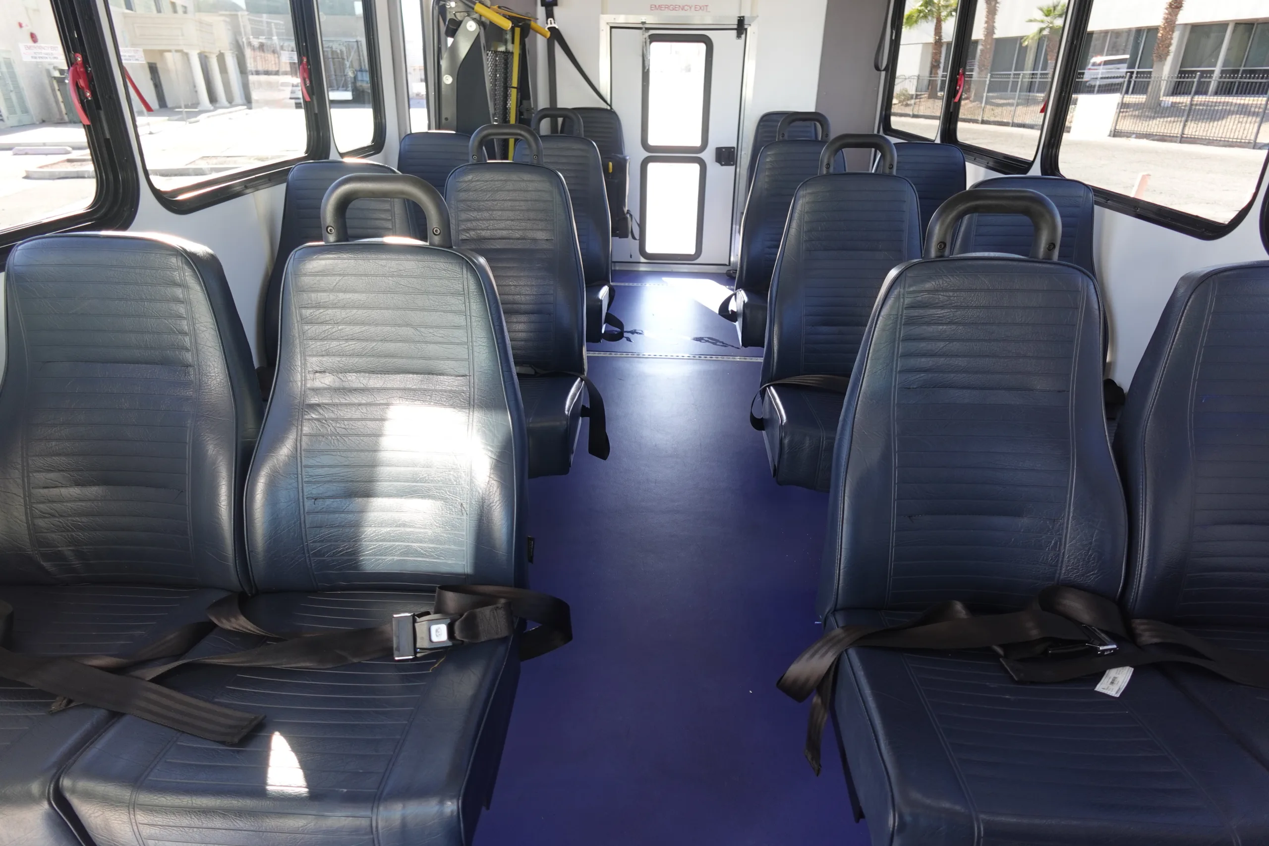 Ford E-350 - Image 7