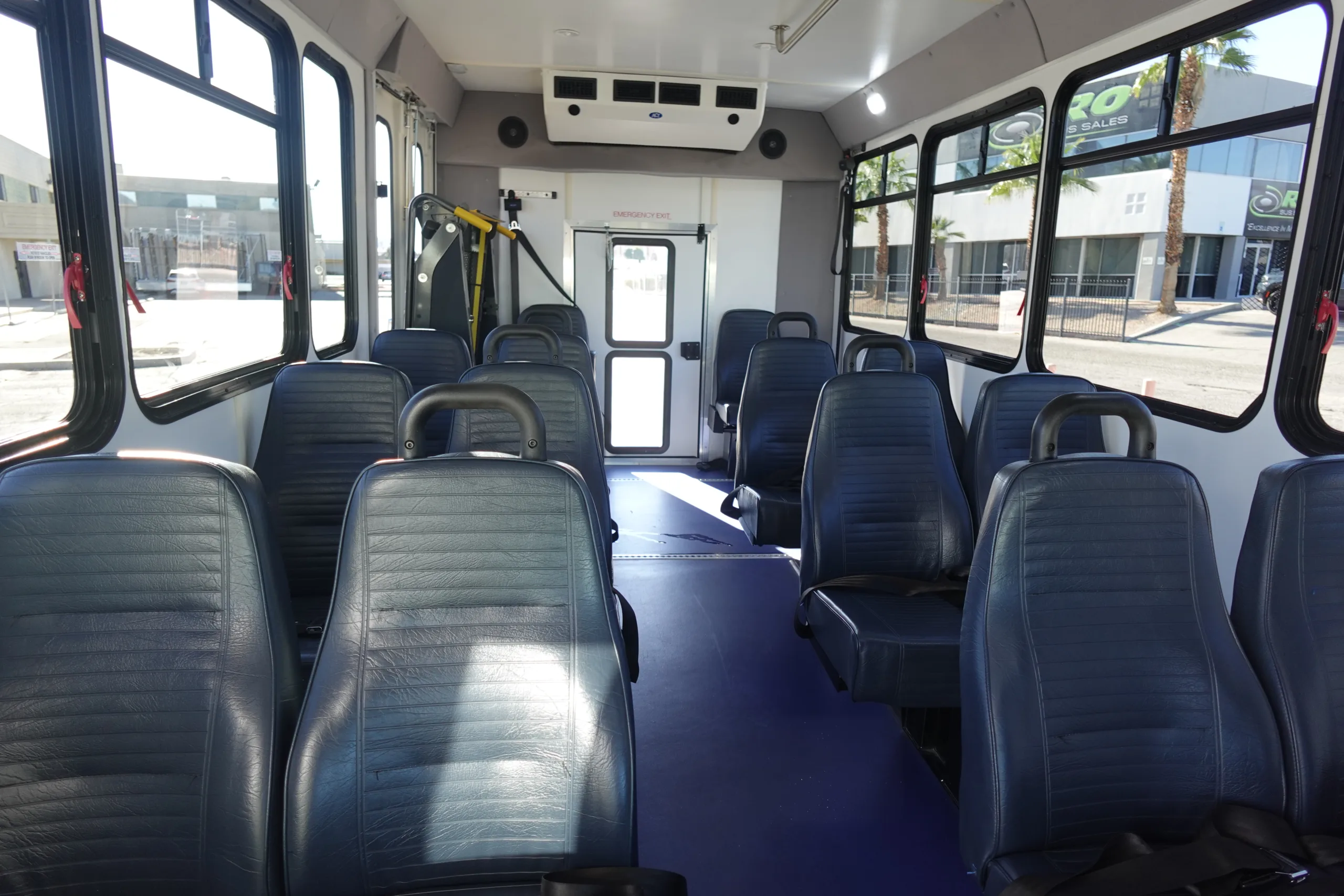 Ford E-350 - Image 9